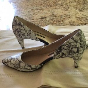 Women’s low heel shoe